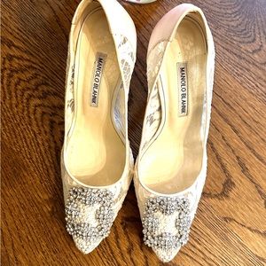 MANOLO  BLAHNIK Hangisi' Pointy Toe Lace pumps sz 8.5-39-100% Authentic